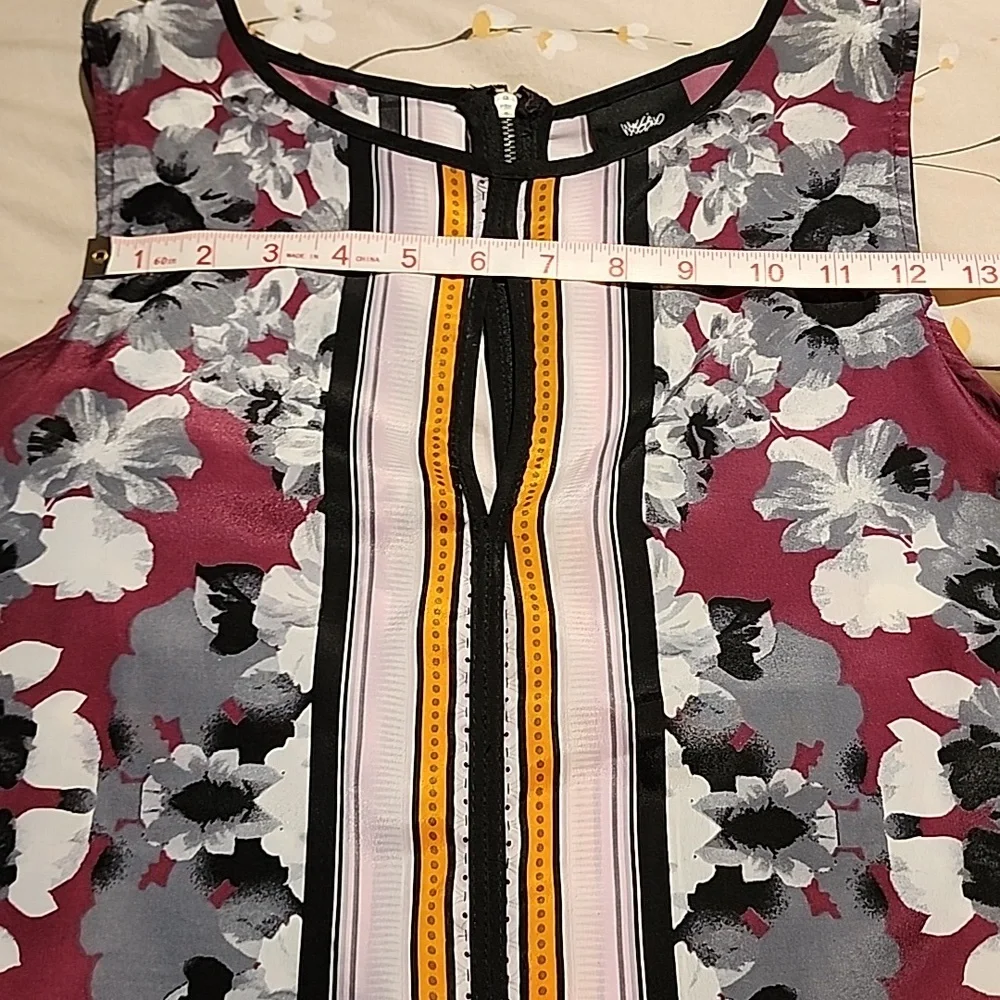 Patterned top - Picture 4 of 6